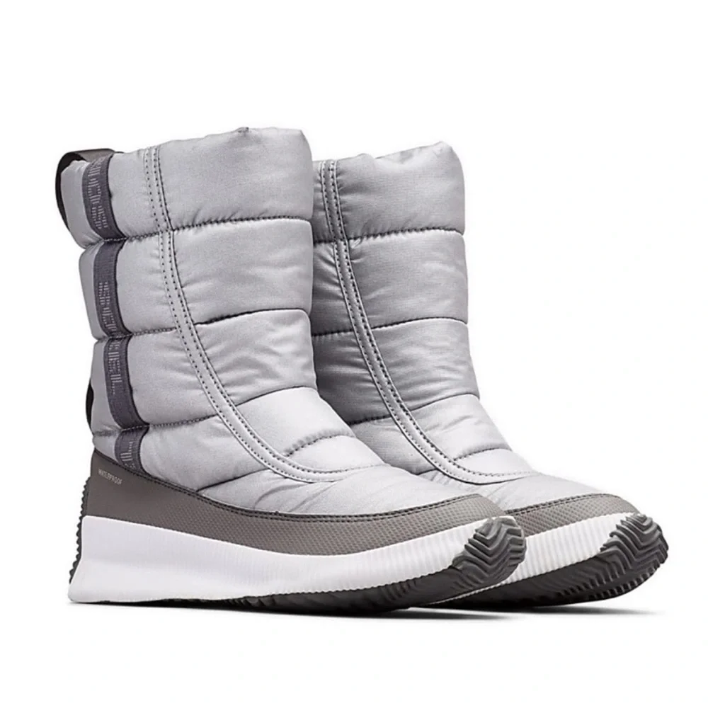 NWT SOREL Out ‘N About Puffy Mid Boot Silver Women’s 12